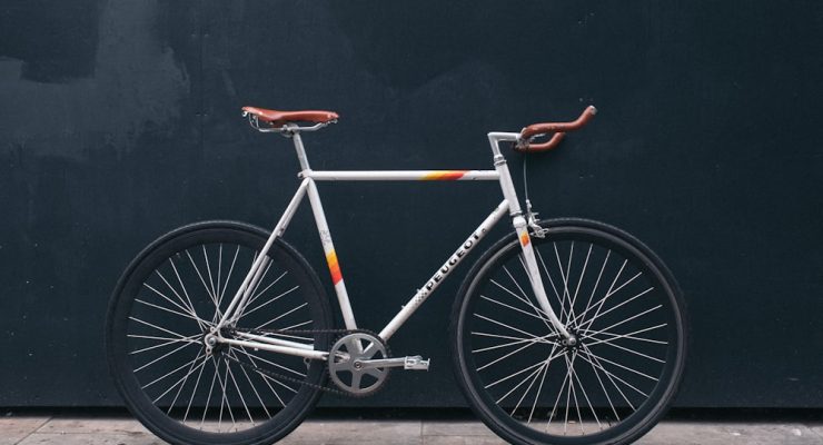 photo-1485965120184-e220f721d03e