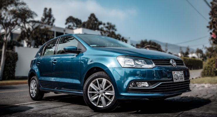 photo-1541899481282-d53bffe3c35d